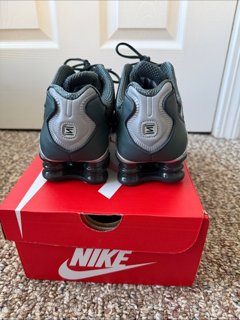 Nike Shox - Picture 2 of 3